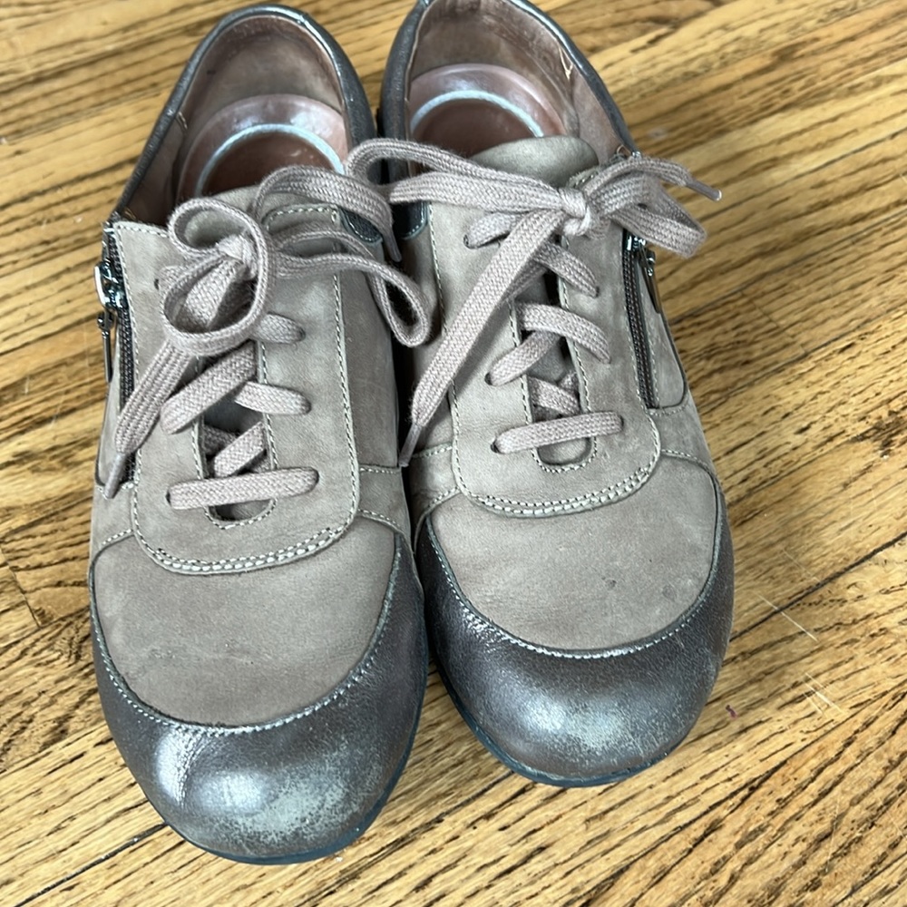 Dansko Women’s shoes, size 39 - Picture 2 of 5